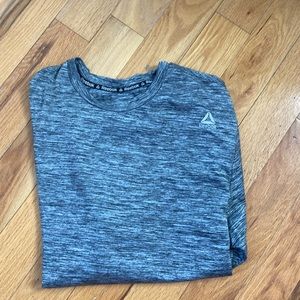 Reebok men’s. Sport tech shirt. Medium. Grey color